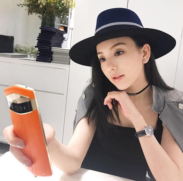 参观郭富城在香港的豪宅，卫生间面积也太大了，连洗手台都弄两个