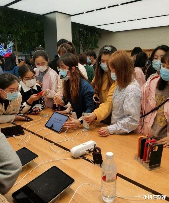 iPhone|为什么买iPhone的大多是女生，买华为手机的大多是男生？