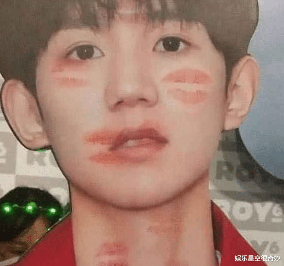 朱一龙|男明星海报被偷亲,朱一龙鹿晗都忍了,看到蔡徐坤:我40米的刀呢