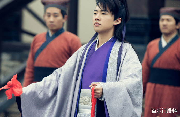 「郭麒麟」生子当如郭麒麟，上综艺节目好评如潮，在《王牌》中表现更惊艳