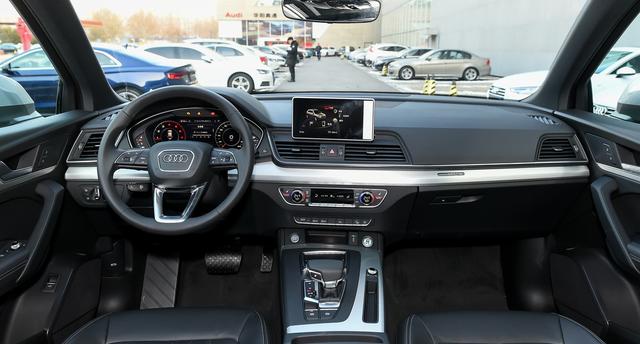 「奥迪Q5」奥迪要哭了，咬牙降价10万，却依然卖不动，车主：自讨苦吃