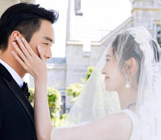 唐艺昕■怀孕后的唐艺昕有多美？大方分享“保命”精华，李佳琦：国货之光