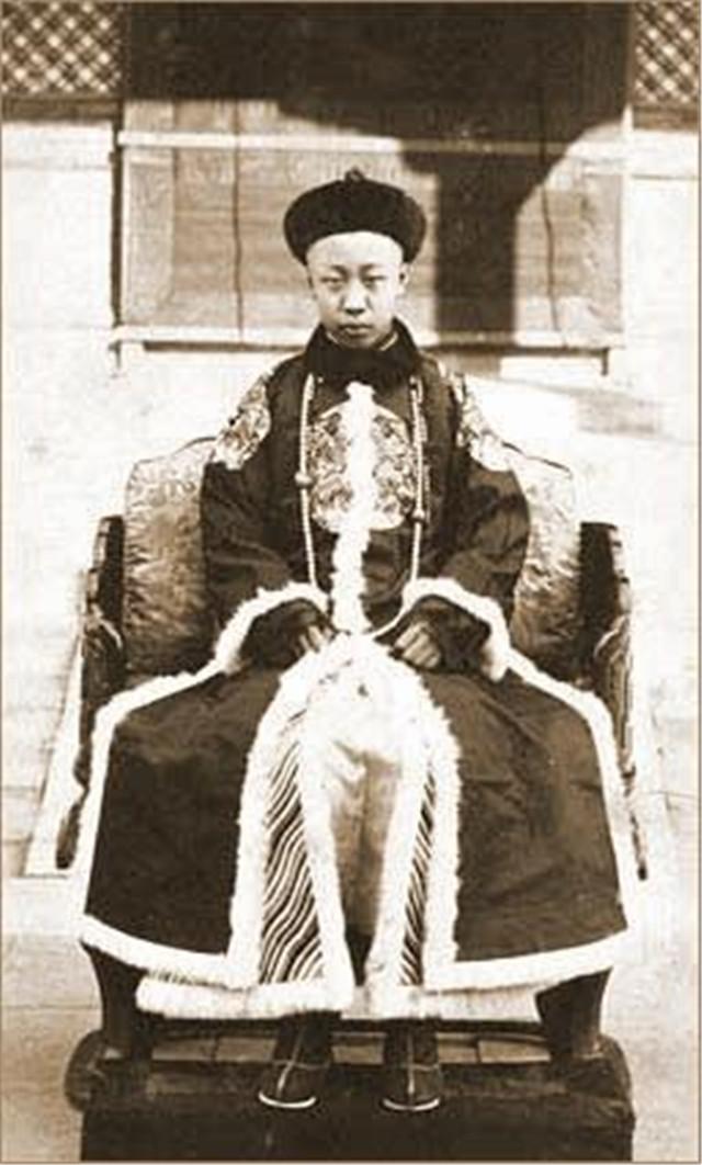 溥仪|溥仪自述:为何新婚之夜我对两新娘毫无兴趣