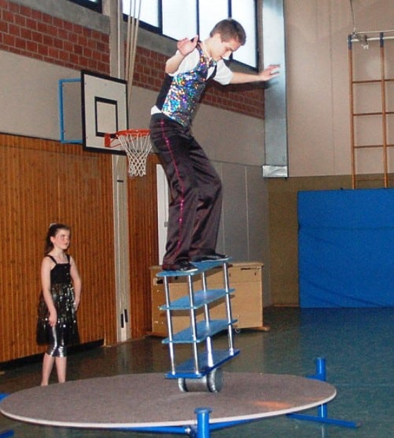 「」如何解决小腿紧绷与膝盖疼痛？关键就在本体感觉训练