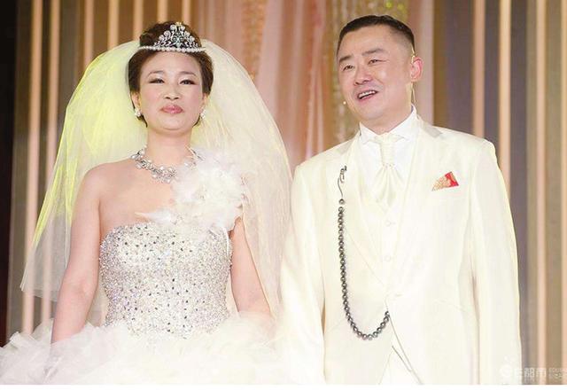 周立波■靠\巨贪司机\变身富婆, 转身嫁给\软饭男\周立波的胡洁, 后悔了吗?