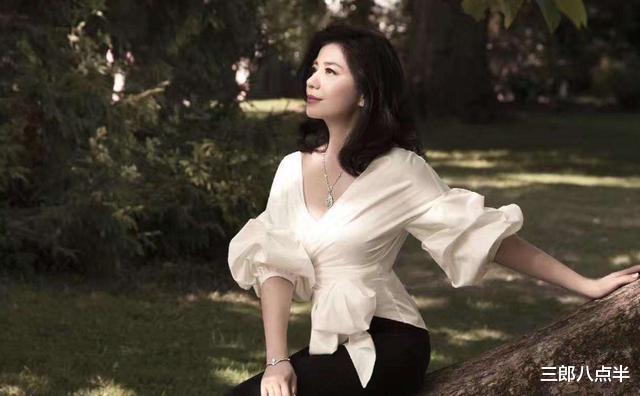 陈雅伦|她为走红接近王晶，拍多部风月片成名，私生活混乱今54岁仍未婚