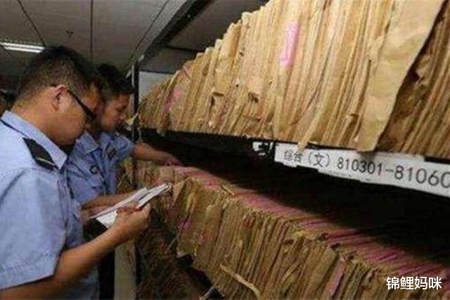 「教育孩子」高考500多分，最后却被警察带走，17年前偷试卷的学生现状如何？