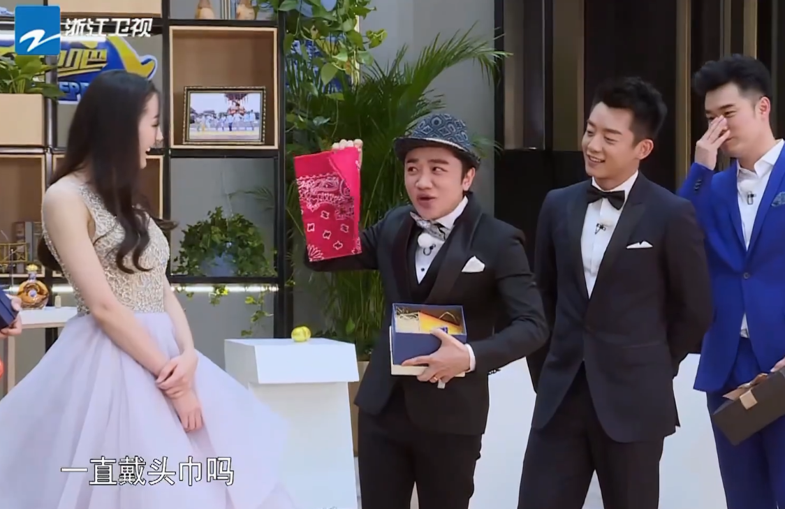 王祖蓝|王祖蓝为何仅在跑男戴头巾，其他节目却从不戴？听完原因很心疼