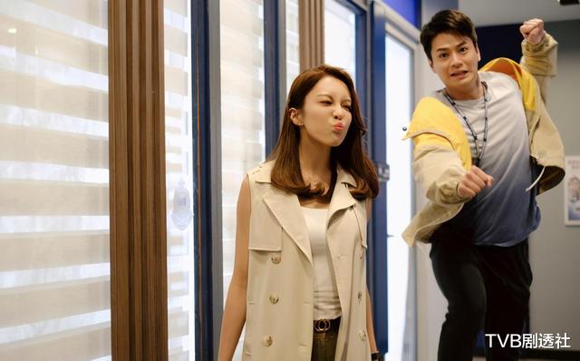 张曦雯|《踩过界2》开播，TVB新晋花旦许下收视承诺：三点式上阵庆祝