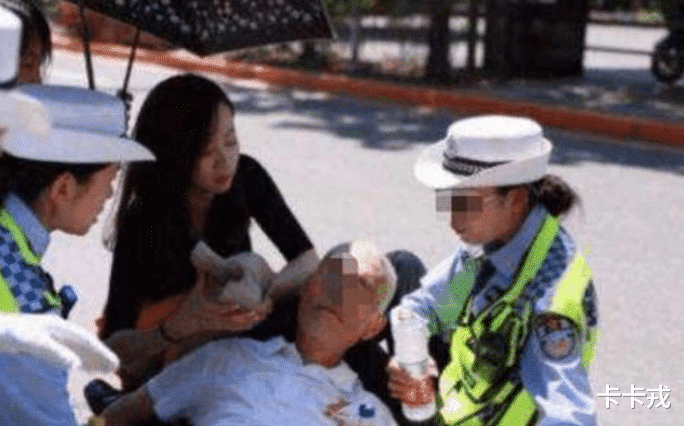 大学|高中女孩为了救人，不幸错失高考，五天后收到快递，女孩喜极而泣