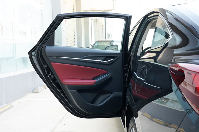 长安逸动|时隔三年又成功了！它比思域漂亮十倍，30天狂甩16702辆