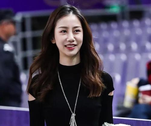 4记3分狂轰19+5，孙悦王者归来！马布里用兵如神，娇妻美成风景线