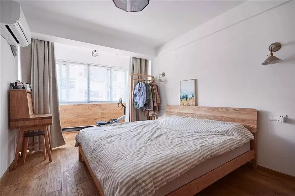 |卧室床尾的那面墙,除了做上衣柜之外,还能怎么设计?