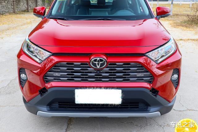 #丰田RAV4#丰田又赢了!新车上市15天订单破万,满油跑900km,比奇骏漂亮10倍