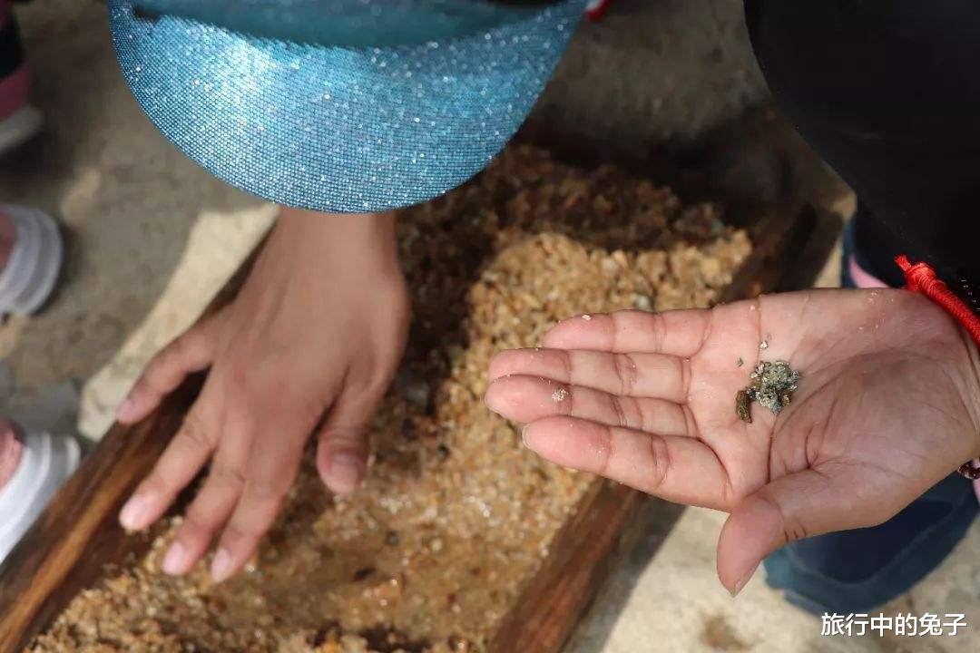 旅游业|山东“任性”4A景区，每月往河里丢20万黄金，游客捡到带走