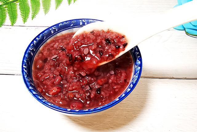 立冬|明日立冬，别忘了喝这暖身粥，黑白红3种食材搭配，补全营养过冬