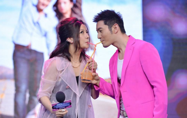 「黄磊」黄晓明苦恋了她4年, 她却大肚嫁百亿富豪, 如今连个婚礼都没有