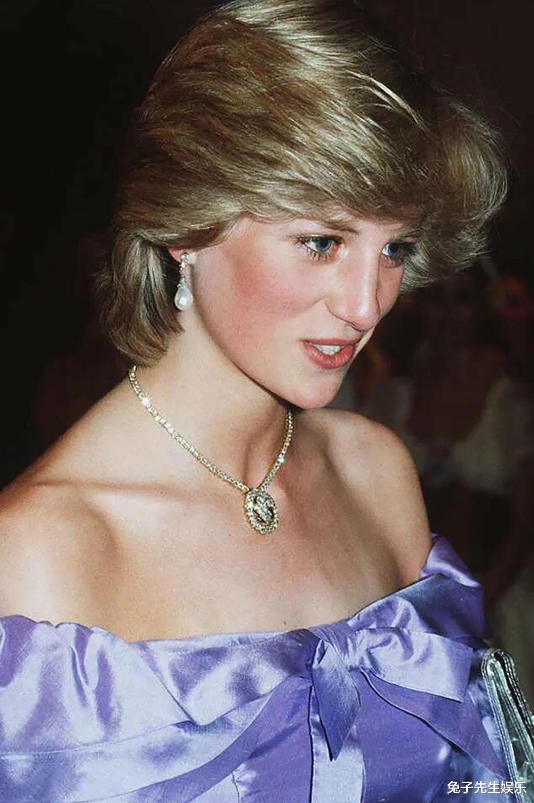 戴安娜|卡米拉怒了,看戴安娜雕像被立起,向查尔斯撒泼:我年纪大要退休