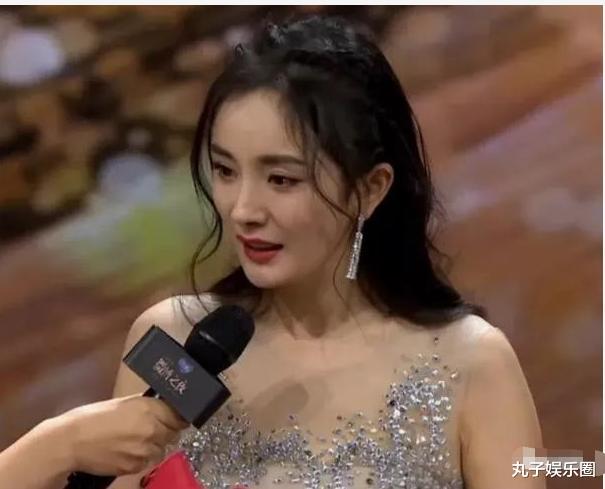 #李连杰#刘亦菲脸是抹了“漂白剂”吗，和旁边杨幂对比，至少相差10个色号