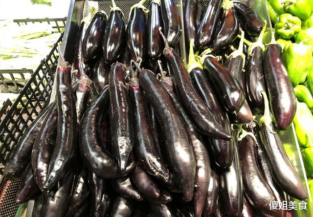 茄子@买茄子时,挑直的还是弯的好?老菜农说漏嘴,以后别乱买了