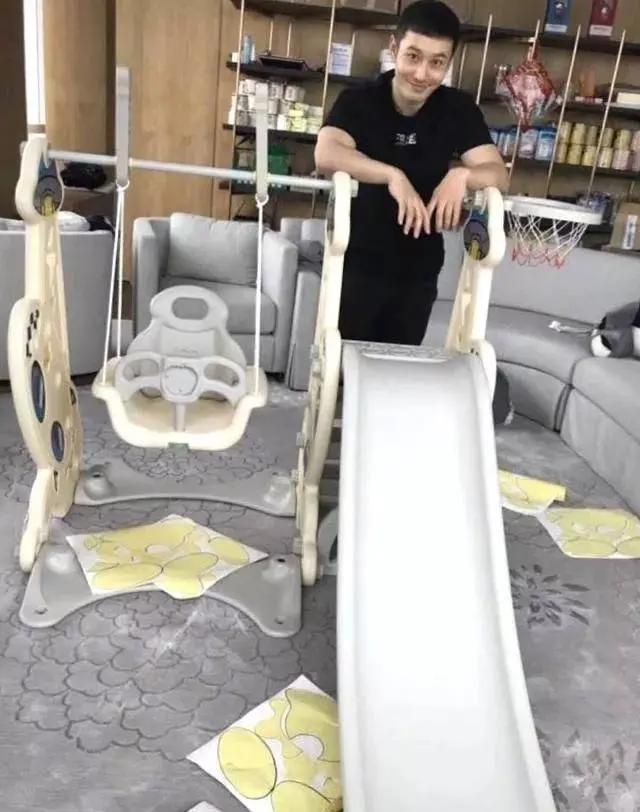 「Angelababy」baby晒照罕见曝光豪宅！东方明珠近在咫尺，客厅大到能安装滑滑梯