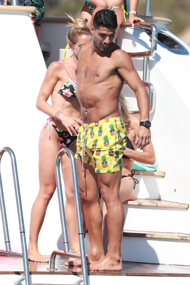 苏亚雷斯|巴萨没夺冠不影响梅西!与苏亚雷斯伊比萨岛度假 与爱妻秀恩爱