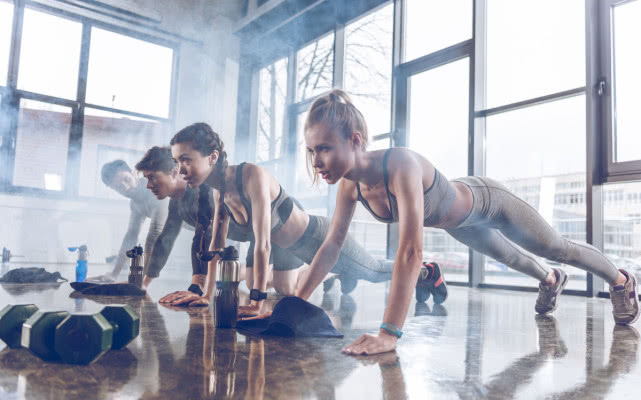 「节食减肥」节食减肥不靠谱，坚持做到4个方法，提高身体代谢，轻松瘦身！