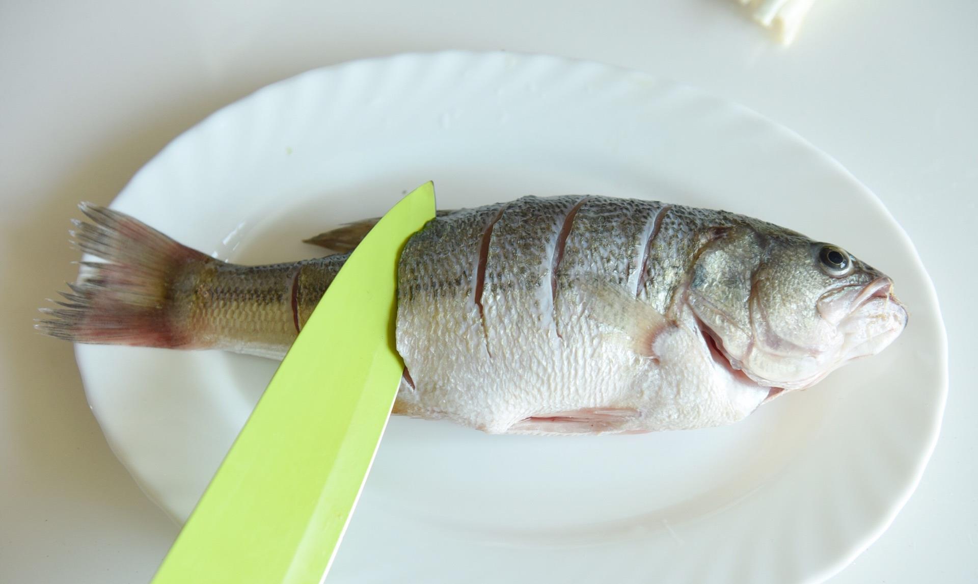 「鲈鱼」5月吃肉不如吃“它”，一斤7元，简单一蒸，明目益智，孩子要多吃