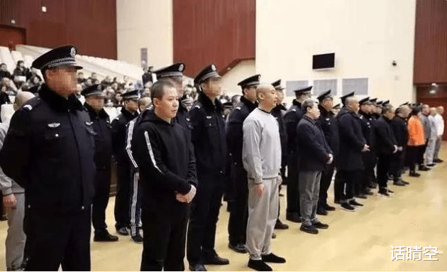 话晴空|山西黑老大坐牢像\＂住宾馆\＂，开小灶用冰箱电脑，狱警都成他的小弟