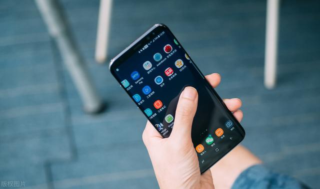 三星|真疯狂！6.8寸屏+5000毫安电池，外媒把三星新机外观曝光