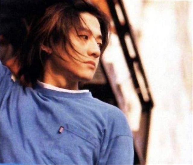 彭坦|他曾是乐队主唱颜值天花板，娶名模12年0绯闻，42岁仍是少年