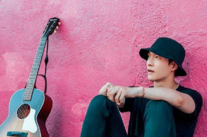 张艺兴|张艺兴演唱会，十年的兄弟无一人现身，两年情谊的他们却鼎力支持