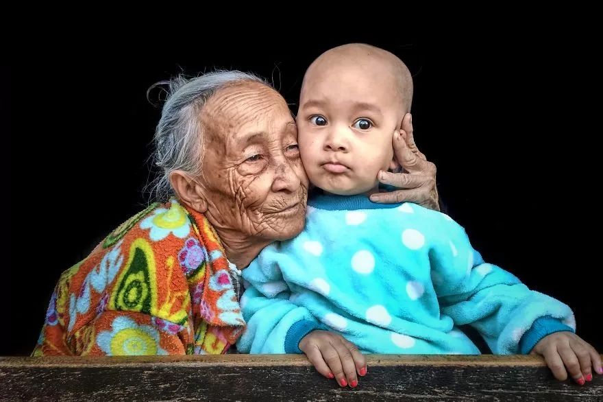 每天阅读|史上最催泪的30张照片，你能坚持到第几张