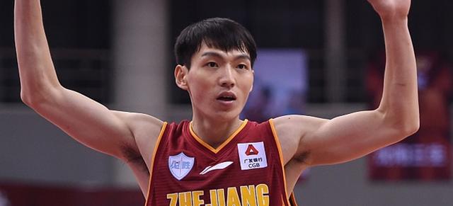 张子枫|郭艾伦搂着吴前的脖子：48分的后浪值得敬畏！今晚22点CBA4强出炉