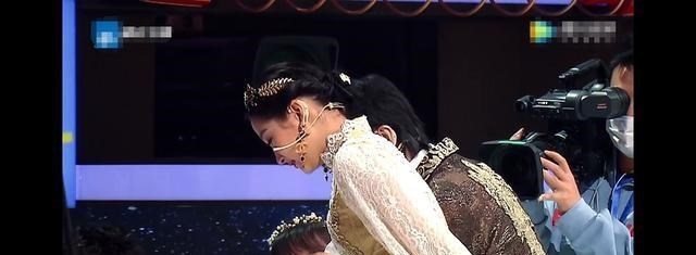 『沈腾』王牌5挥泪收官,沈腾贾玲给吉娜取中文名关晓彤华晨宇合力凑歌词