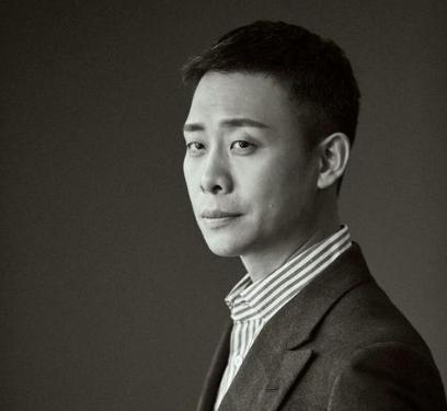 『张译』因为贪玩救了父母命的张译，娶二婚央视主持人，无儿无女很幸福