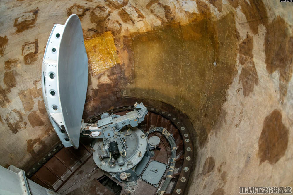 hawk26讲武堂|女摄影师冒险钻进“903工程”地效飞行器 内部设备竟然保存完好