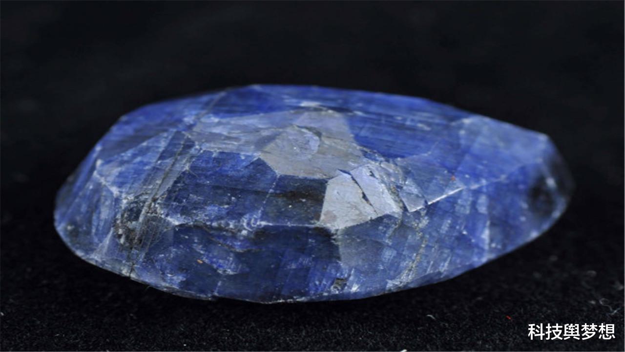 宇宙飞船|专家无意发现蓝色纯氧石头，耐高温耐腐蚀，或能制造宇宙飞船！
