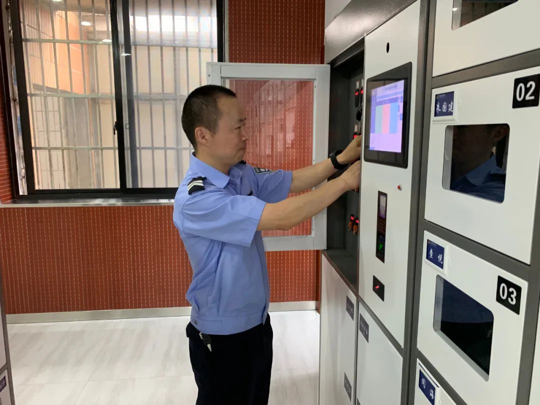 平安西湖|好枫警 | 术业有专攻，技术属“钱工”