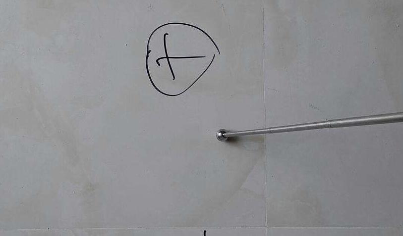 【】去年贴的瓷砖，今年大面积脱落？是瓦工责任吗？如何处理？