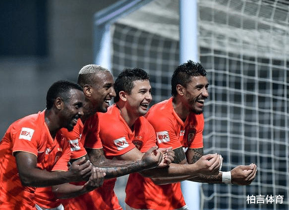 上海申花|4-1！卡纳瓦罗“欺负”杨立瑜，21岁国脚的头又犯错了