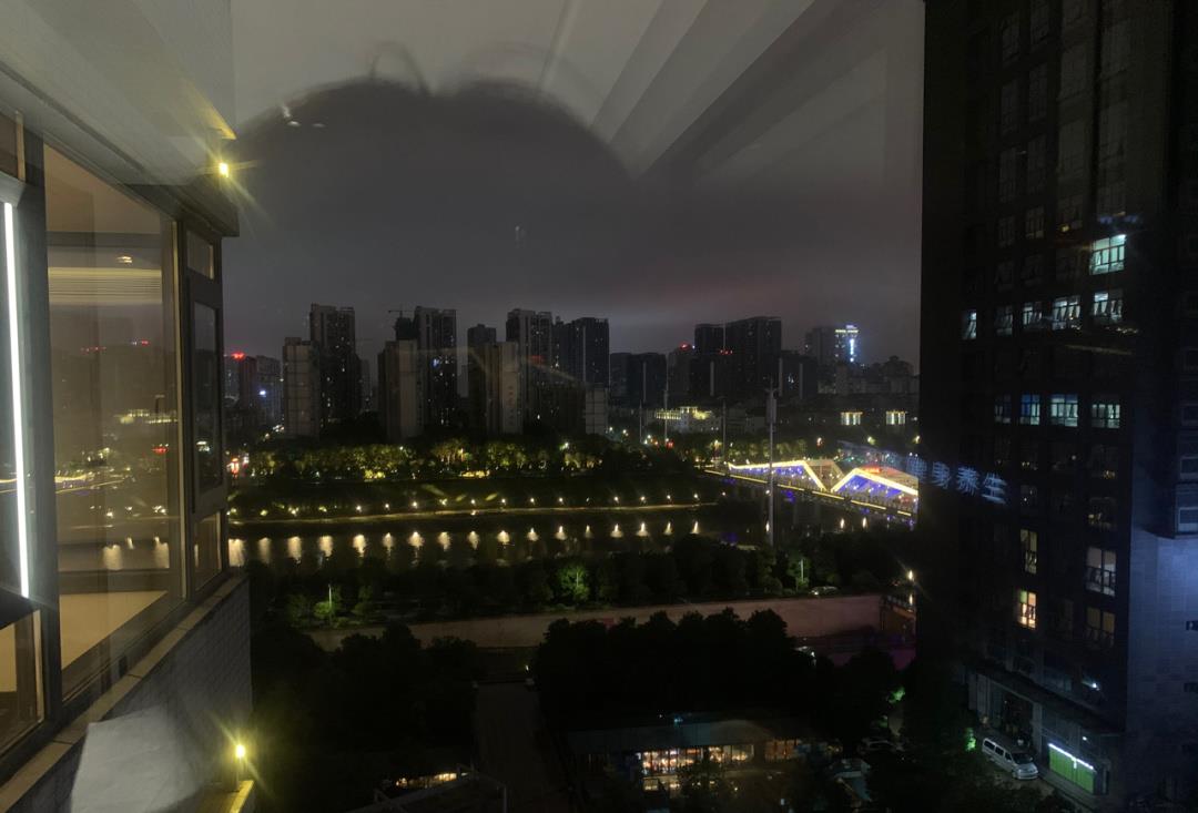 |辛苦九个月硬装完工,保洁做完效果还不错,无主灯简约又大气!