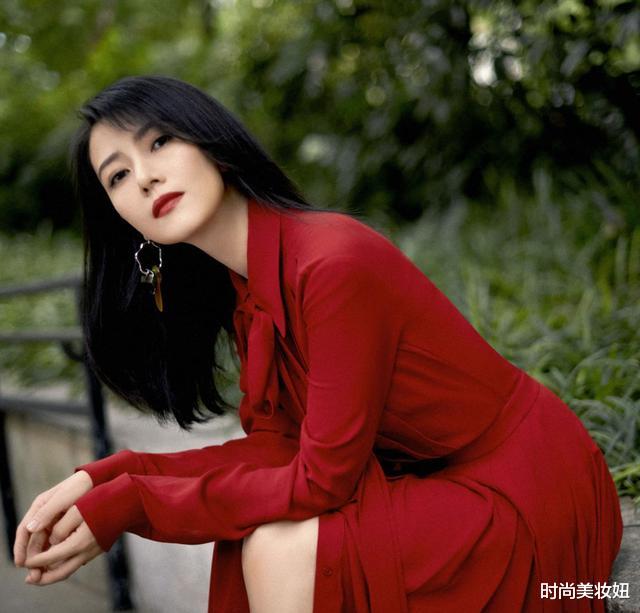面霜|高圆圆到底有多“娇美”!红色连衣裙配姨妈红唇,黑长发美得惊艳