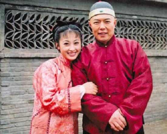 张铁林@她十几岁和张铁林同居,分手后疯狂工作麻痹自己,幸好后来嫁给了爱情