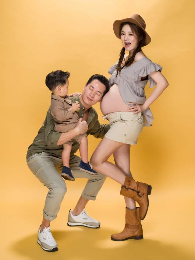 安以轩|安以轩产后晒甜美自拍，比心眨眼卖萌，坐月子仍不忘化淡妆太精致