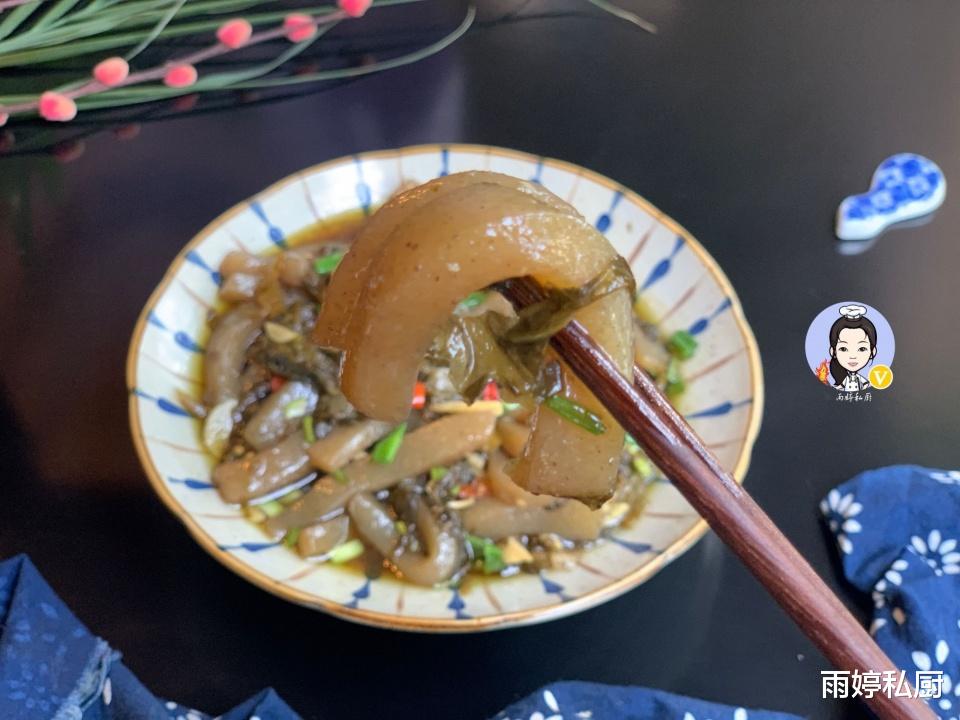 『豆腐』这菜长得丑，却被称为“清道夫”弹滑软嫩，天气越热越爱吃它