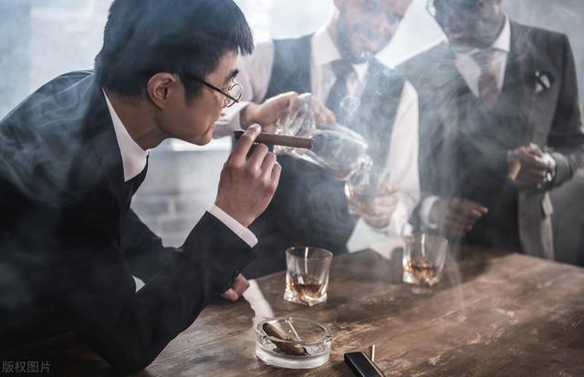 肝脏|26岁男子查出肝癌，生前不抽烟喝酒，只因爱做1件事，太伤肝