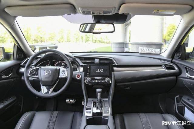 本田思域▲入华14年被热捧！发动机全球第一，满箱跑860km，30天甩2.6万台