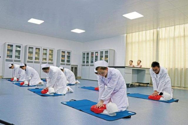 「临床医学」高考生“青睐”的几个医学专业，人才缺口大，工作好找待遇高