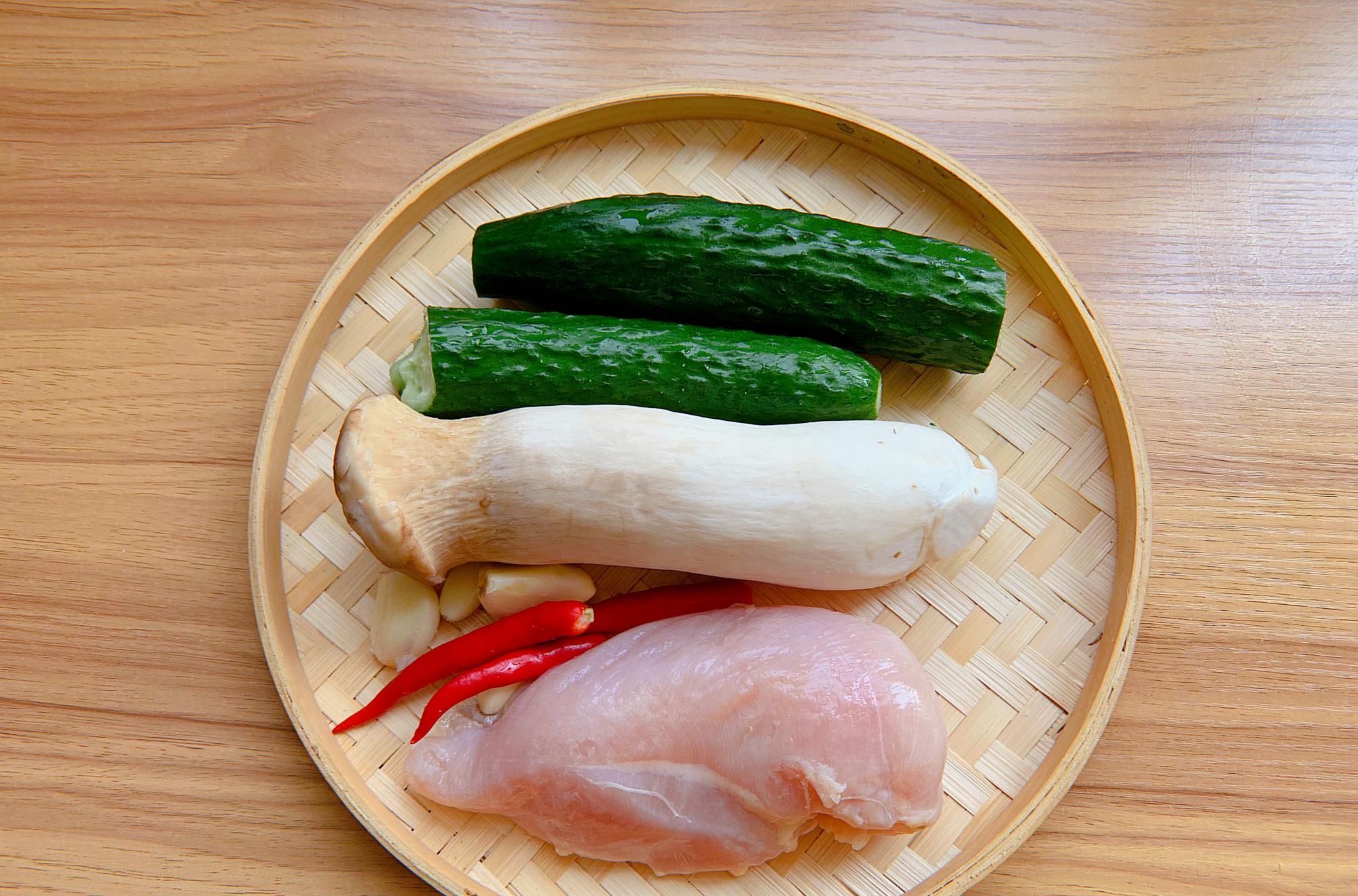 鸡胸肉|减肥时，这道高蛋白低脂肪的菜要多吃，做法简单，大口吃肉不长肉